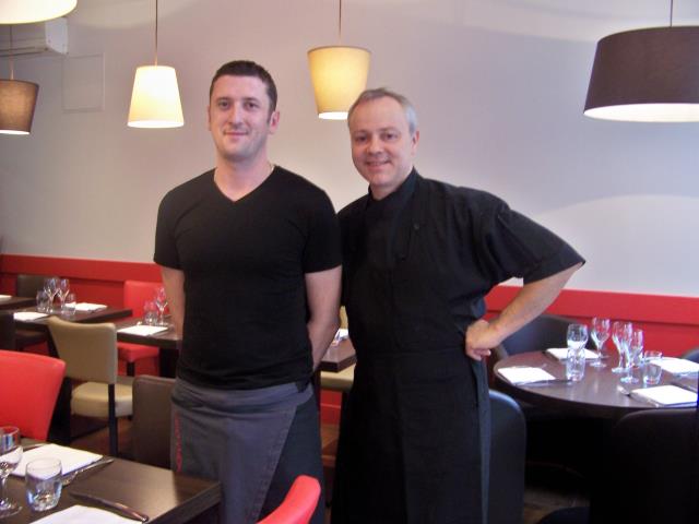 Le responsable de salle Damien Combe (à gauche) et le chef Eric Hubert  proposent une cuisine de marché