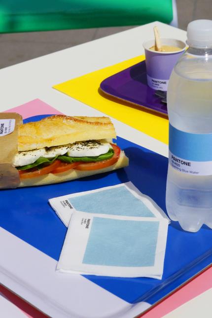 Le Pantone Café associe couleurs et gourmandise.