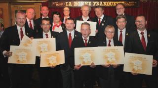 Les nouveaux Maîtres sommeliers ont reçu leur diplôme à l'issue de l'assemblée.