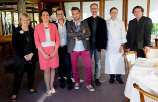 Les trois lauréats au centre Mickaël Féval, Nicolas Grandclaude et Julien Binz, entourés de Cathy...