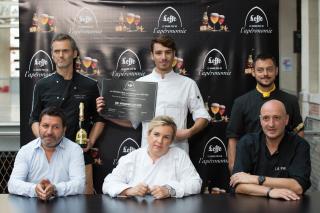 Les trois finalistes et le jury du 1er Grand Prix de l'Apéronomie Leffe.