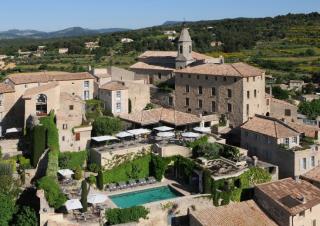 L'hôtel est devenu un complexe composé de sept maisons typiquement provençales.