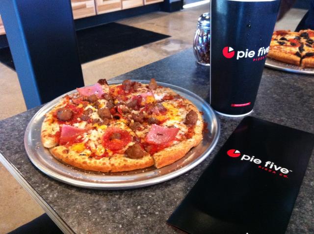 PIE FIVE une nouvelle pizza place est née...