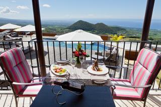 Un nouvel hôtel 4 étoiles, le Diana Dea Lodge, a vu le jour en 2011 dans l'est de la Réunion, près...