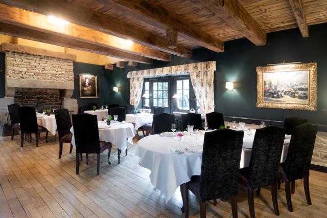 Avec sa terrasse fleurie au bord de l'Aven et son intérieur chaleureux, le Moulin de Rosmadec a désormais son étoile.