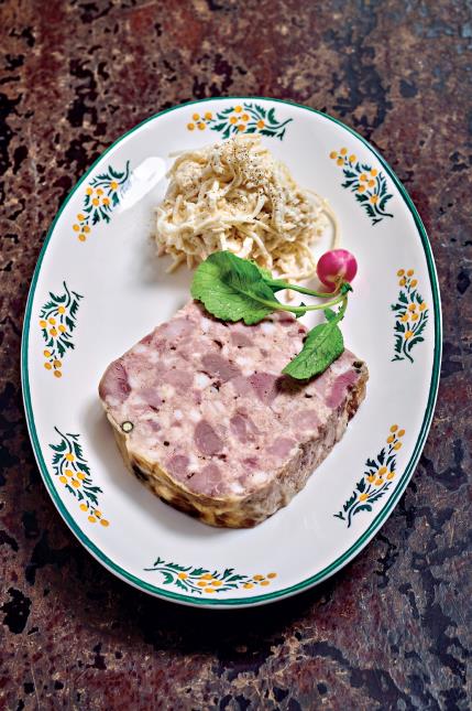 La Terrine de canard au poivre vert du chef étoilé Jean-François Piège.