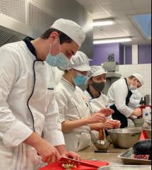 professionnels de la mer et étudiants du lycée Tirel lors d'un atelier