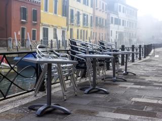 À Venise comme partout ailleurs en Italie, bars et restaurants vont rester fermer jusqu'à nouvel...