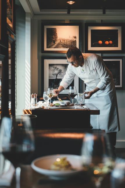 Intronisé Maitre Cuisinier de France en 2023, le chef Alexis Quaretti sélectionne avec soin ses...