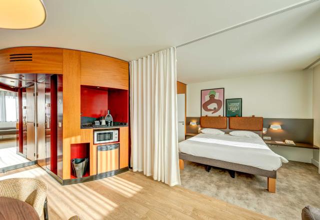 Une chambre double du B&B Home Paris Nord 18e décorée par Saguez & Patrners