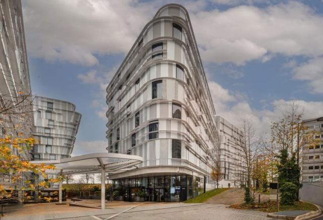 Le Radisson Blu CDG Airport Terminal Hotel compte 305 chambres, dont certaines avec vue sur les pistes.