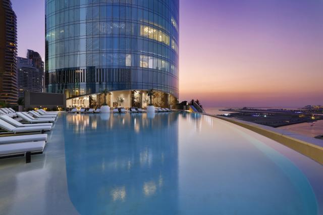 Ciel Dubai Marina possède l'une des piscines à débordement les plus hautes du monde.