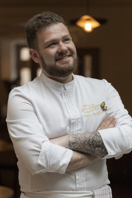 Le chef Yann Tournier obtient à 27 ans sa 1ère étoile Michelin. La Pomme d'Or devient le 2nd restaurant étoilé du Cher avec La Maison Médard.