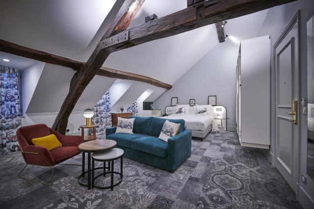 Une chambre rénovée du Normandy Le Chantier, à Paris.