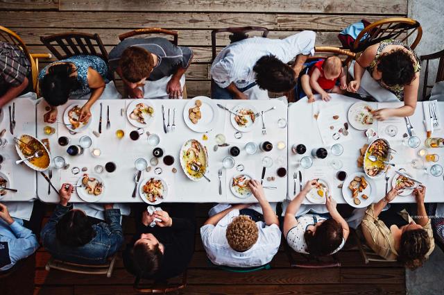 Le Grand Repas 2025 mobilise, dans plus de 80 départements, 65 duos de chefs (parmi lesquels César Troisgros, Christian Têtedoie, Aurélien Gransagne…).