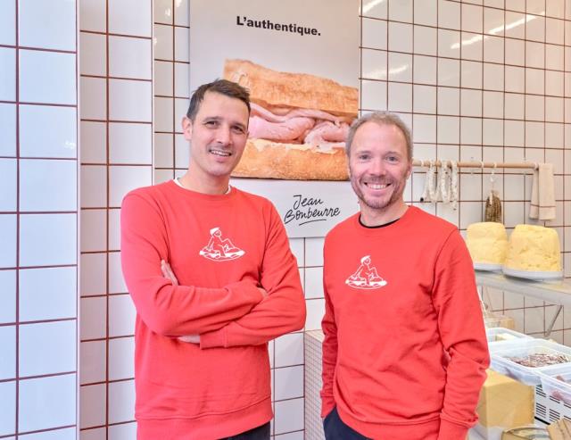 Benjamin Baches (à gauche) et son associé Olivier Bronner ont créé sept points de vente Jean...
