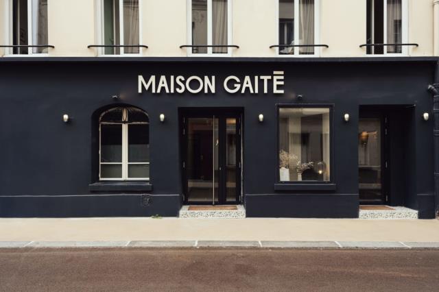La Maison Gaité est située dans le quartier très animé de la gare Montparnasse. 