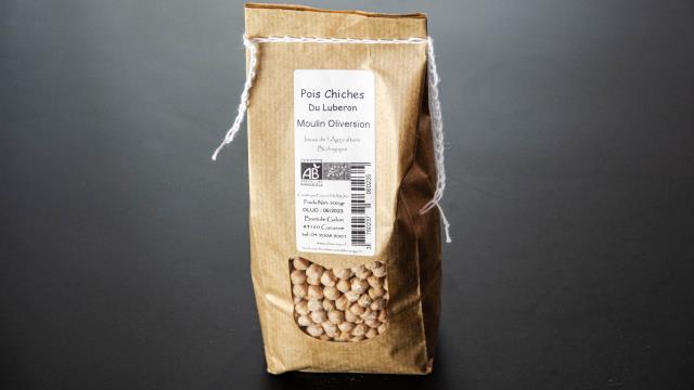 Les pois chiches biologiques de Cucuron, un ingrédient incontournable de la cuisine locavore du chef étoilé Nicolas Bottero à Saint-Cannat.