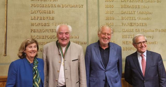 Hervé This félicité par Marion Guillou, Pierre Gagnaire et André Cointreau, président du Cordon Bleu