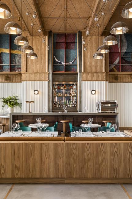 La brasserie La Base, au rez-de-chaussée de La Fondation.