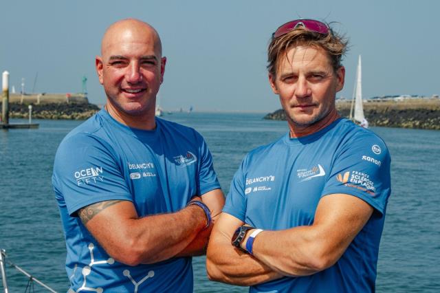 Damien Seguin (à gauche) et Thibault Vauchel-Camus, l'équipage du défi Voile Solidaires En Peloton