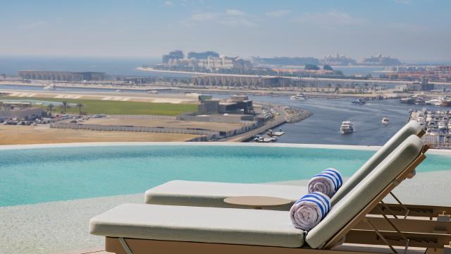 Vue depuis la pIscine à débordement du Ciel Dubai Marina 