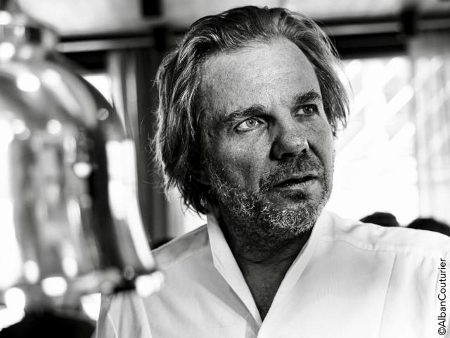 Avec À la Source, Nicolas Sale rassemble bistronomie, street-food et gastronomie en un seul lieu.