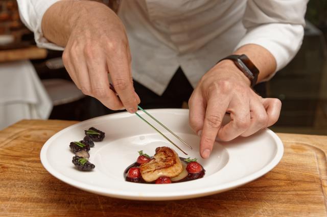 Avec un foie gras chaud, certains grands vins rouges font merveille lorsqu’ils sont servis à maturité.