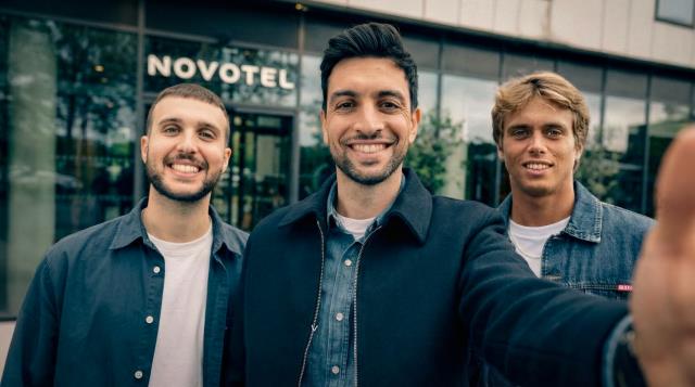 Alfie Steiner, Javier Pastore, Kauli Vaast (de gauche à droite) sont les membres fondateurs de 'Novotel 37 Collective', un groupe d'experts spécialistes du bien-être et du sport