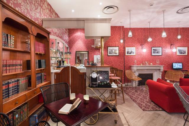L'Hôtel Grimaldi a reçu la distinction Bronze du label "Nice Hôtel Historique", récompensant la préservation de sa façade et l’atmosphère de l’établissement