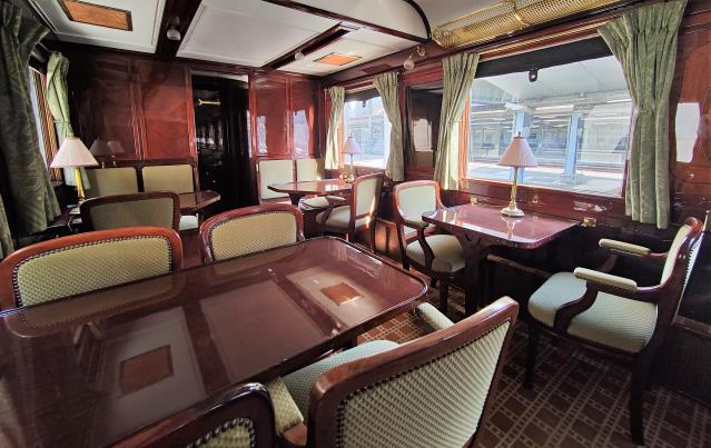 Une voiture-restaurant historique de l'Orient Express, exposée par le groupe Accor à l'occasion des journées du patrimoine