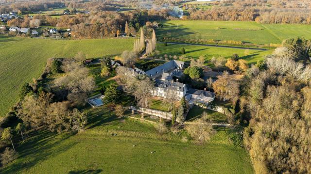 Vue aérienne du Château de Noirieux et du domaine. 