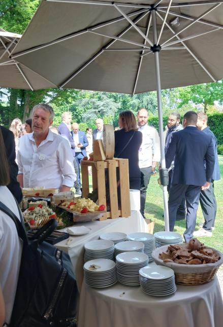 Une centaine de chefs franciliens étaient présents au Pavillon Dauphine, à Paris, pour la remise des plaques Michelin 2025.