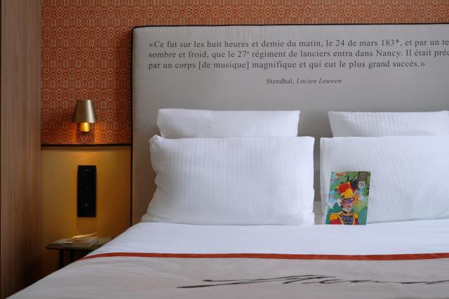 Une chambre de l’Hôtel Littéraire Stendhal à Nancy.