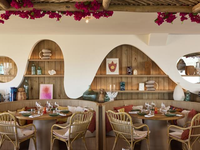 La carte du restaurant La Petite Plage est signée par le chef triplement étoilé Éric Fréchon.