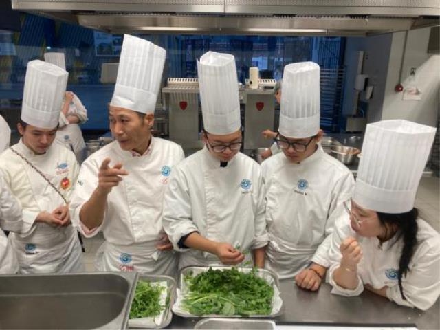 Les étudiants chinois à la découverte des produits du Nord.