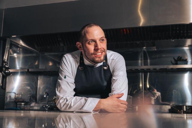 Irwin Durand crée une adresse intimiste, mariant gastronomie et souvenirs d’enfance. 