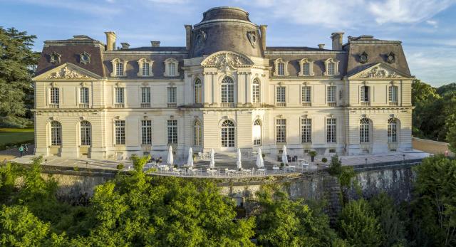 Le château d’Artigny fait partie des huit sites d’exception “prêts à investir”, dévoilés lors de Choose France 2025.