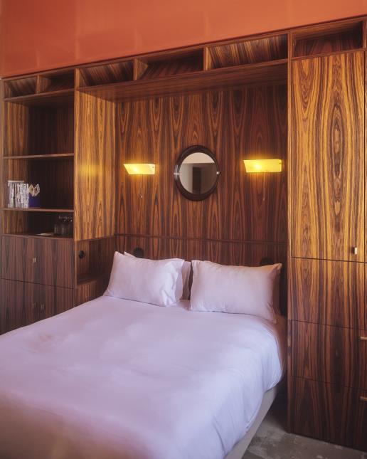 Une chambre de l'hôtel Présent, à Arles, du groupe Encore Mieux. 