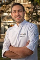 L’histoire se répète. Après Jérôme Faure et Guillaume Monjuré, Ludovic Nardozza, est le troisième chef à décrocher une étoile au Michelin à l’Hôtel du Golf de Sandra et Richard Sauvageon