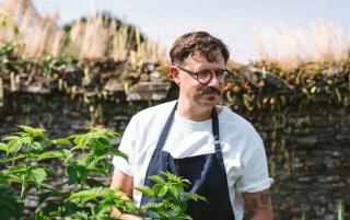 Passionné par les produits et leur diversité, Thomas Benady qualifie sa cuisine "d'instinctive et très liée à la nature". 