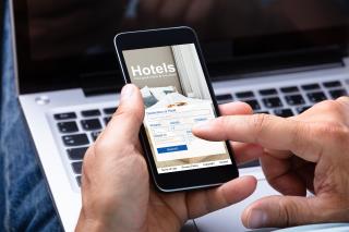 Introduisez régulièrement des codes promotionnels exclusifs accessibles uniquement sur votre site...