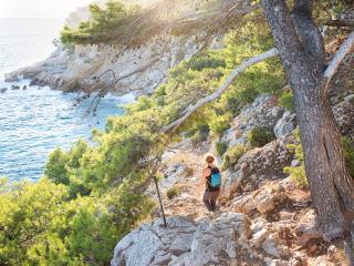 Le tourisme quatre saisons et la mobilité décarbonée font partie des solutions pour un tourisme durable. 