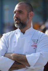La nouvelle vie de Julien Diaz serpente entre résidences et futur bistrot.