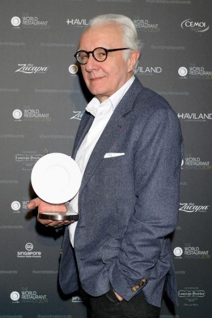 Alain Ducasse remporte le prix de 'Chef Non tatoué'.