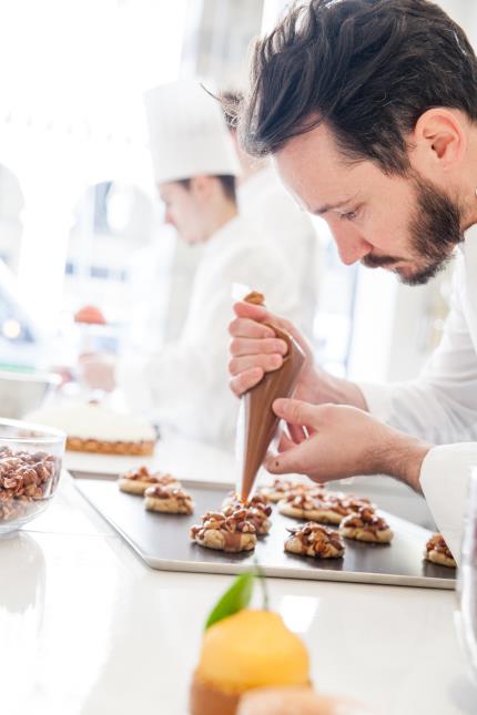 Élu Meilleur pâtissier du Monde, Cédric Grolet travaille au Meurice depuis 2012