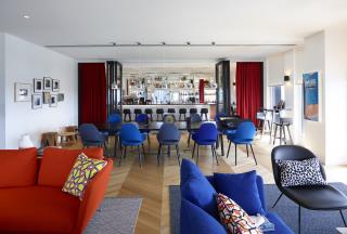 La marque citizenM – ici, l'hôtel parisien, voisin de la Gare de Lyon - privilégie les pièces de...