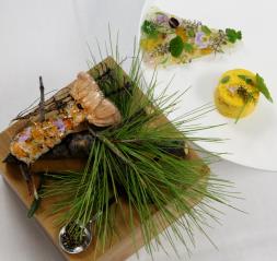 Langoustine crue et fumée aux agrumes, émulsion butternut au sureau