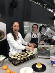 1 - Nina Métayer et Pascal Barbot en démonstration sur le stand Chef Président Professionnel.