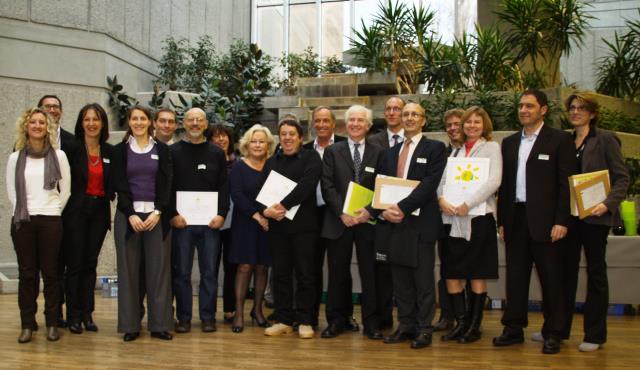 Ce forum fut aussi l'occasion d'une remise de label « Qualité Tourisme » et « Camping Qualité ». Photos des « nominés en présence de Francis Fiesinger (2e à gche), d'Isabelle Girod, Danièle Chavant, et Jean Vaylet (président de la CCI de Grenoble) respect